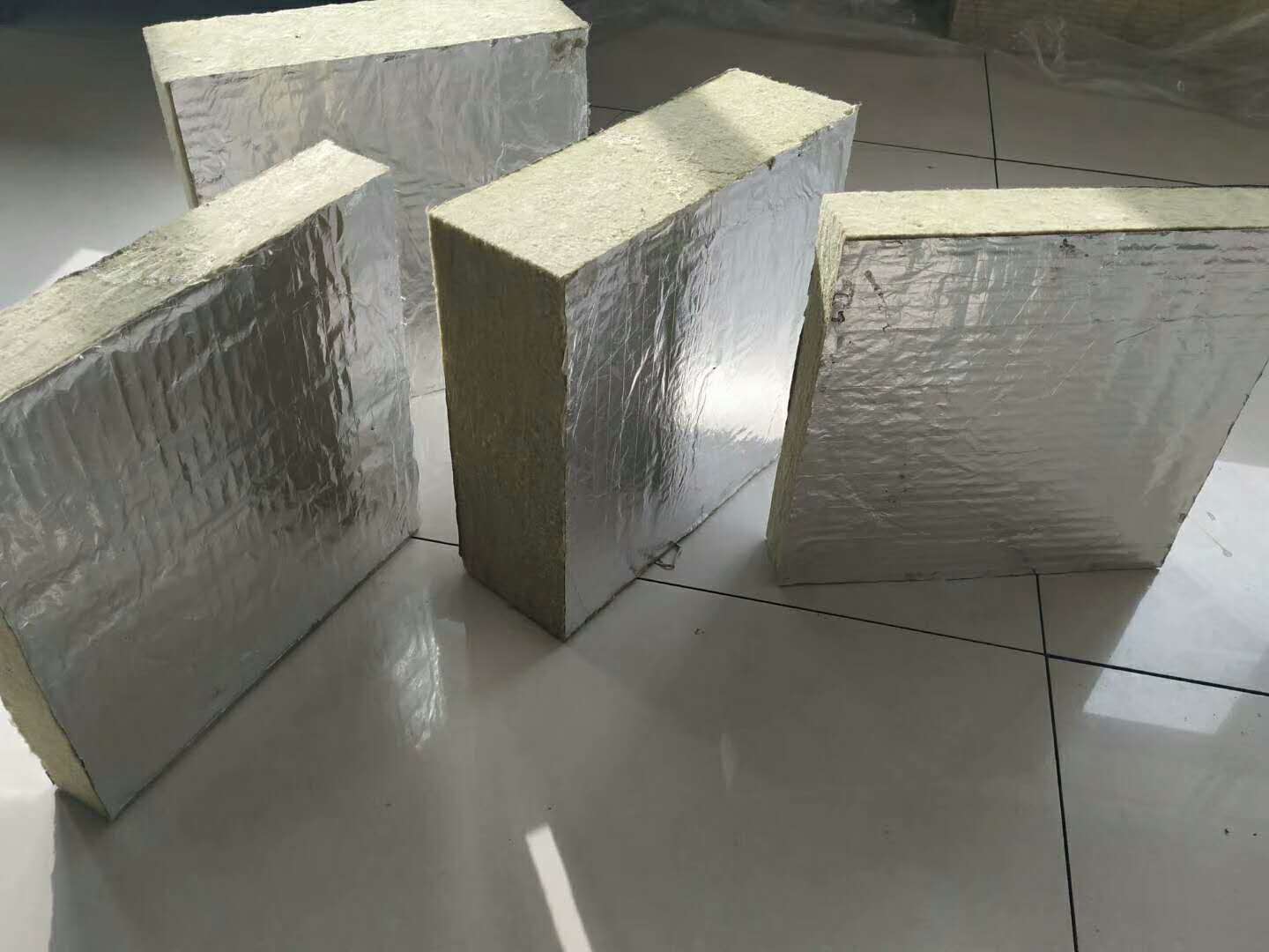 貼鋁箔紙巖棉板